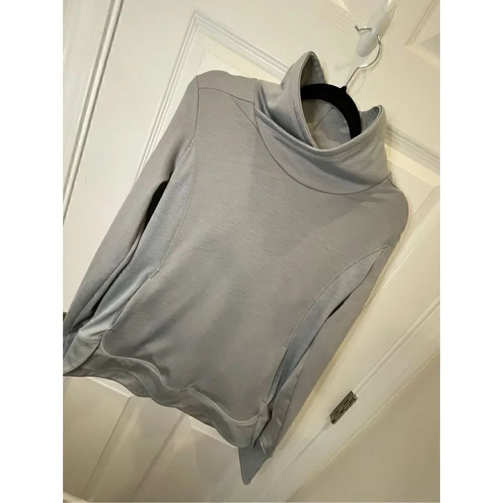 Athleta women’s small gray sweatshirt